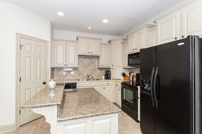 Building Photo - 735 Fall Creek Dr