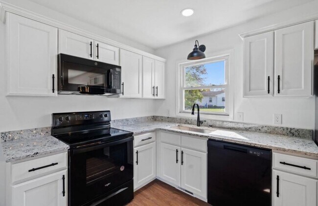 Building Photo - Well maintained 3 bedroom home!