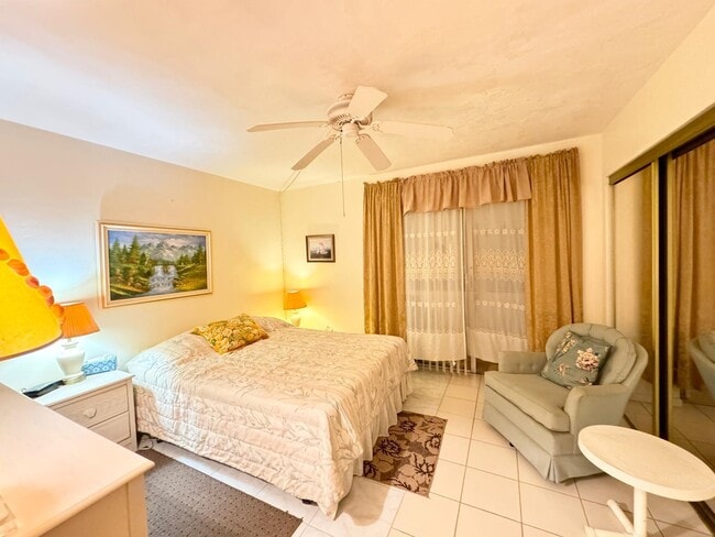 Building Photo - 3040 Lake Osborne Dr