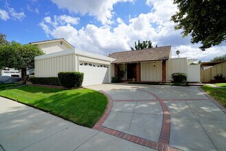 Building Photo - Old Orchard I Home for Rent in Valencia!