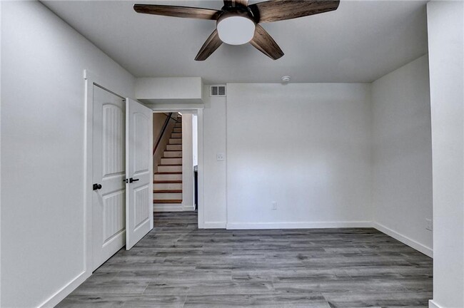 Building Photo - 6085 Glenridge Dr