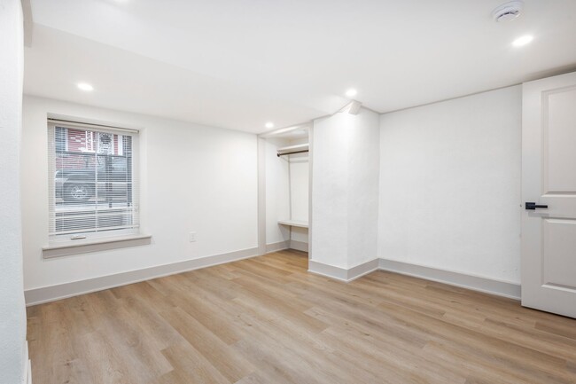 Building Photo - Welcome home to this newly renovated porch...