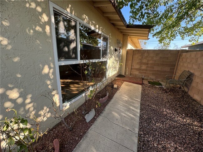 Building Photo - 5609 Gipsy Ave