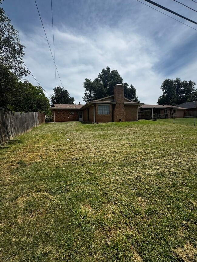 Building Photo - 3225 N Peebly Dr