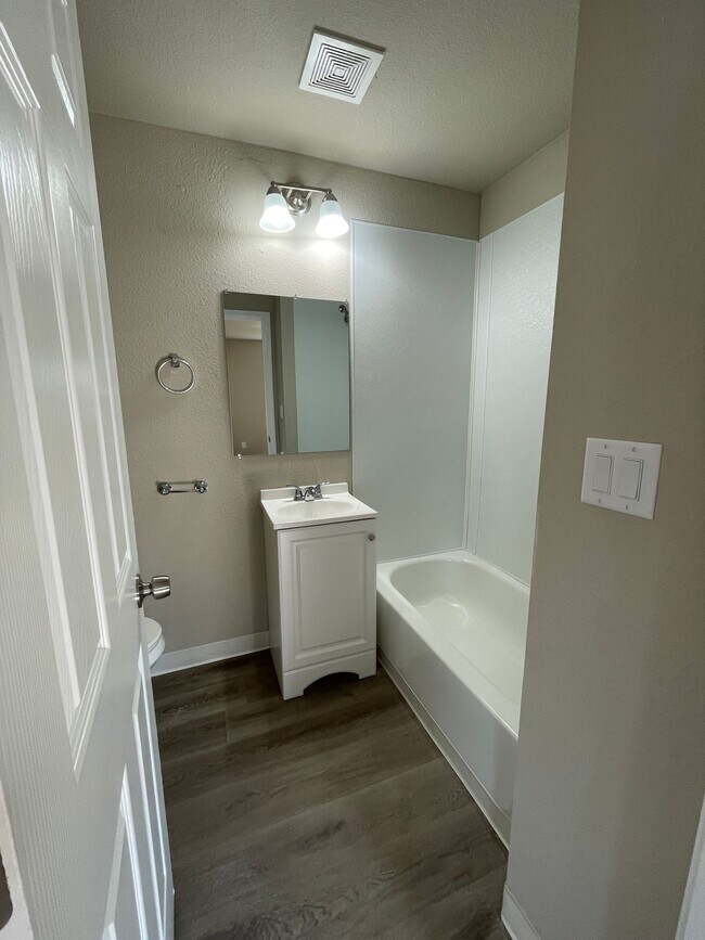 Building Photo - 2413 24th St