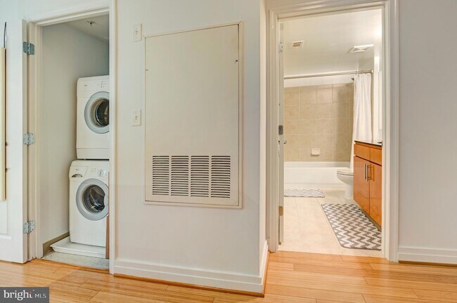 Building Photo - 915 E Street NW Unit 1001