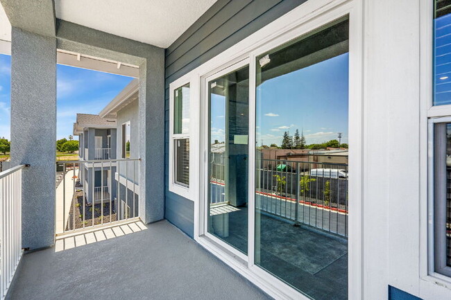 Building Photo - 6480 Stockton Blvd