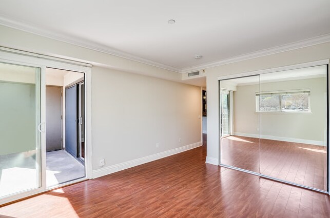 Building Photo - Beautiful 2 Bedroom 2 Bathroom Condo in La...
