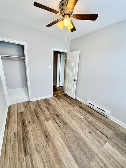 Building Photo - Rare 5-Bedroom Gem in Kingsessing