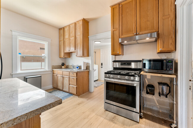 Kitchen - 1118 W 47th St