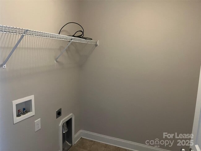 Building Photo - 1923 Crestmont St