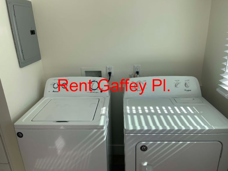 Building Photo - 827 N Gaffey Pl