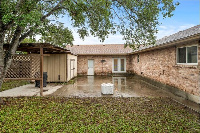 Building Photo - 13737 River Canyon Dr