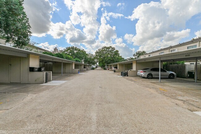 Building Photo - 3 BEDROOM HOUSE FOR LEASE