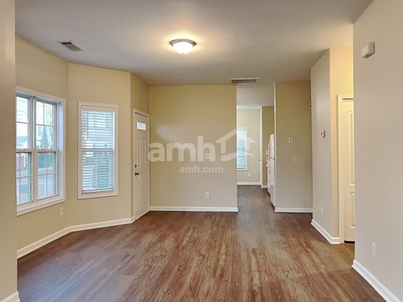 Building Photo - 2341 Suwanee Pointe Dr