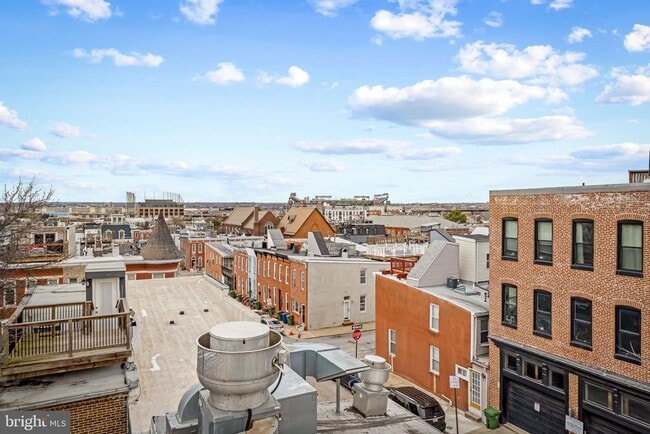 Building Photo - 1402 Light St