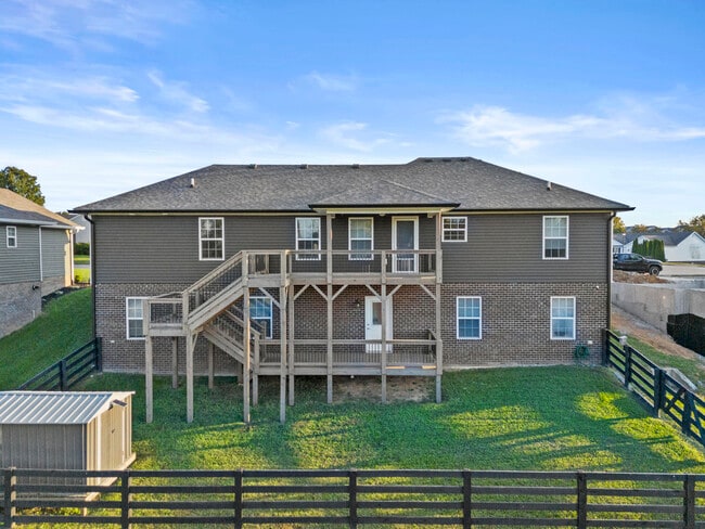 Building Photo - 240 Banyan Blvd
