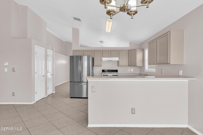 Building Photo - 11868 Oak Crossing Dr