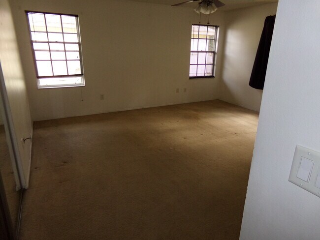 Building Photo - 310 Seahorse Cir SE