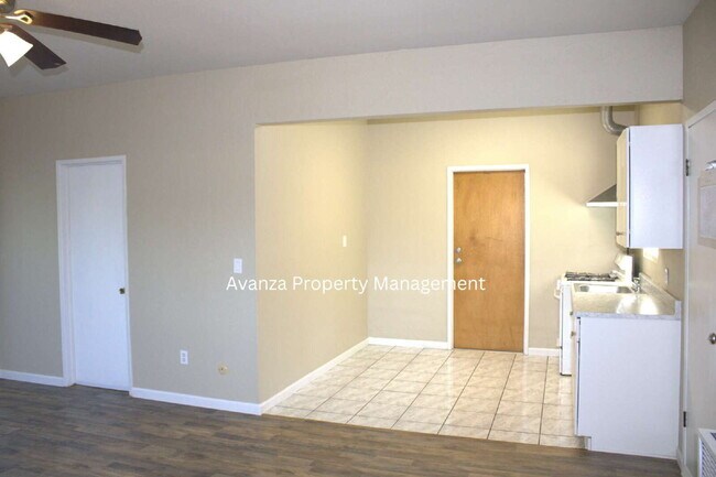 Building Photo - 1 Year Lease 1 Bed  1 Bath  Rent: $850 +$100 (All utilities included) Deposit: $1,500 Available: ...