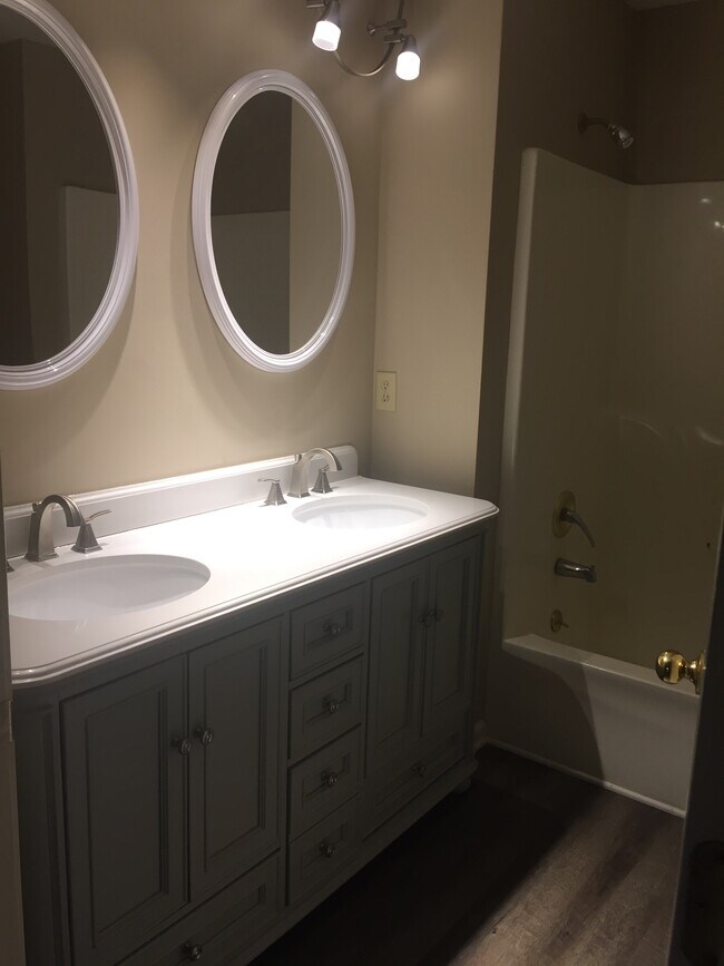 Building Photo - 144 Scenic Harpeth Dr