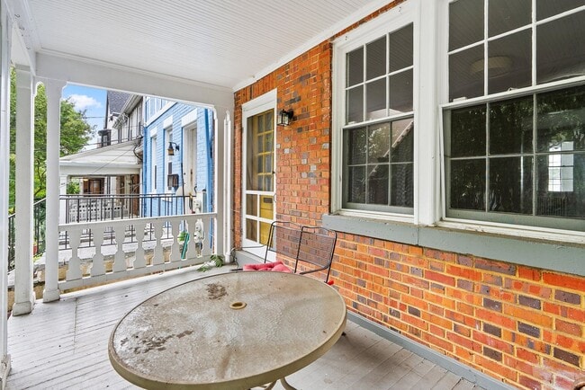 Building Photo - 3 Bed 2 Bath - Glover Park Row Home - Fini...