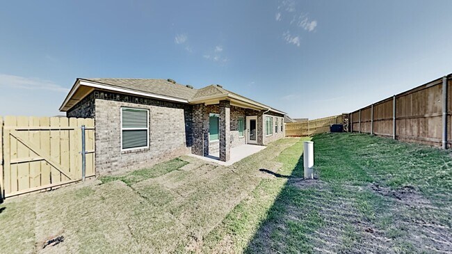 Building Photo - A Nice 3 Bedroom 2.5 Bathroom Custom Home ...