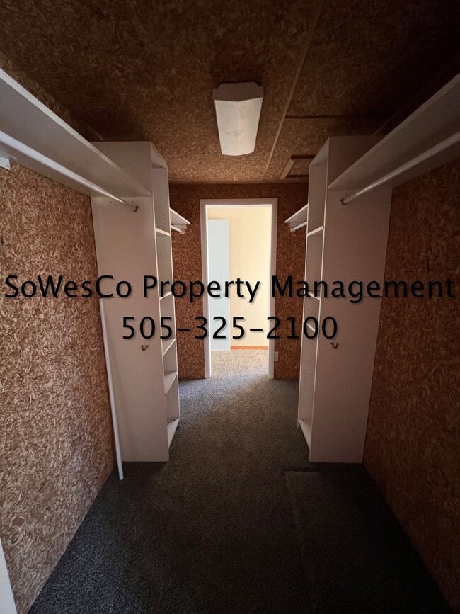 Building Photo - Large 3 Bedroom Home on East Side of Town