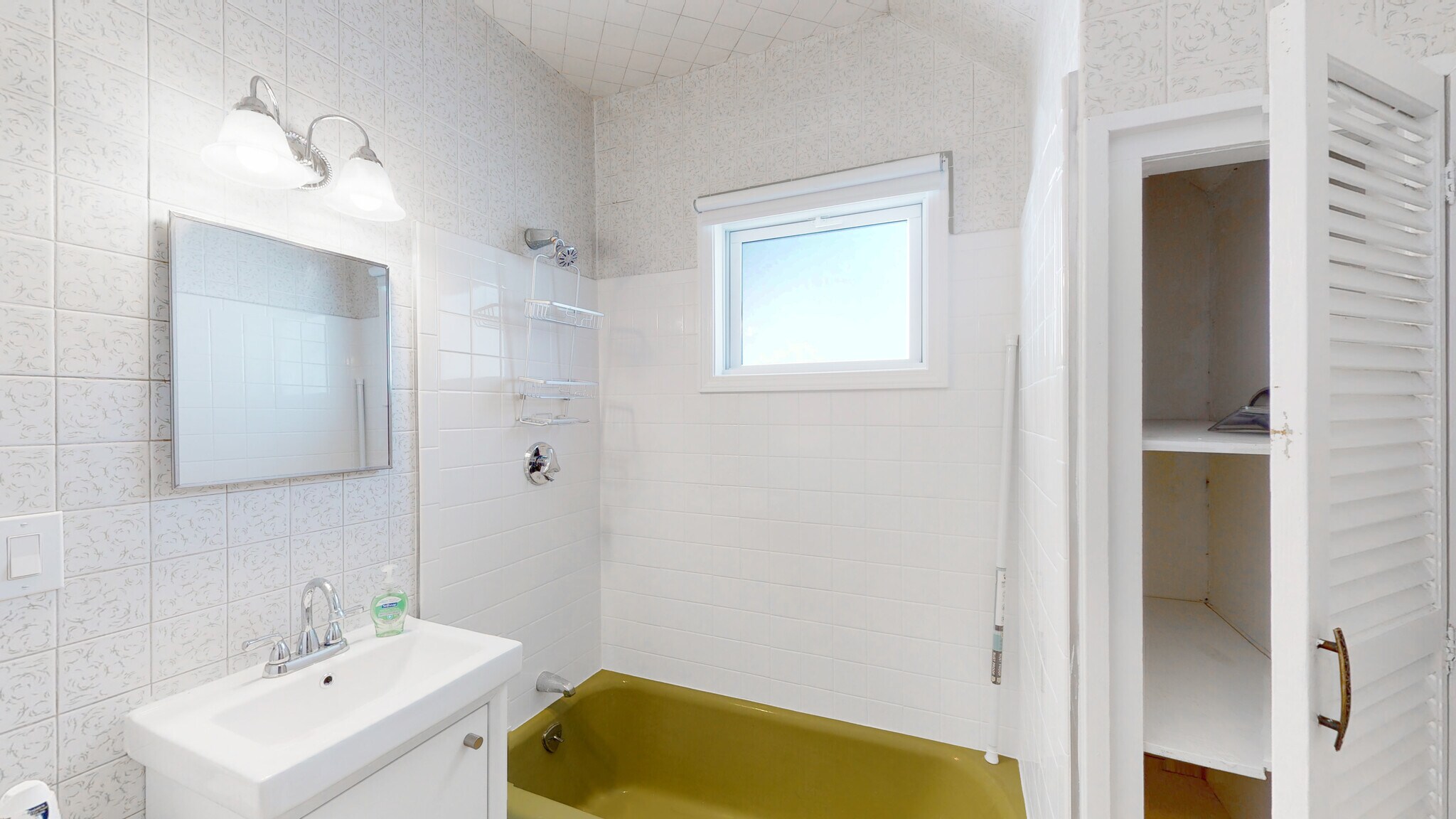 Building Photo - 70 Hudson St