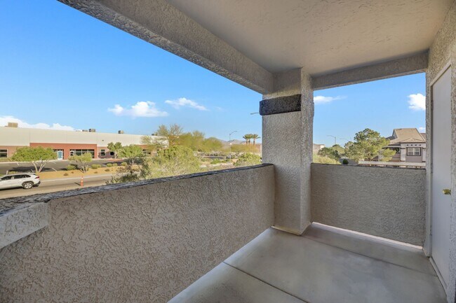 Building Photo - Gated 2 bedroom condo