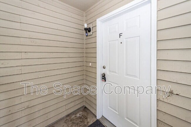 Building Photo - 2020 Coldspring Dr