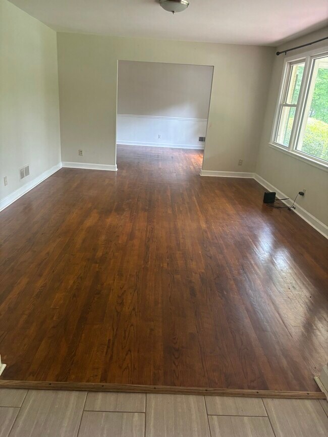 Building Photo - 514 Weed Dr