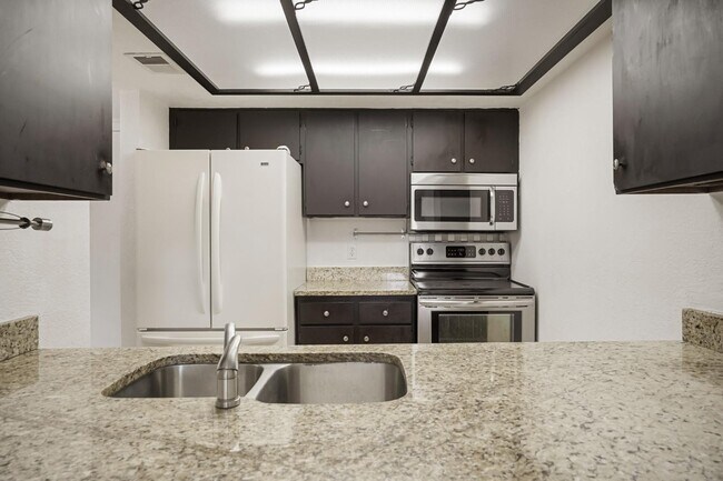 Building Photo - 14120 E Temple Dr