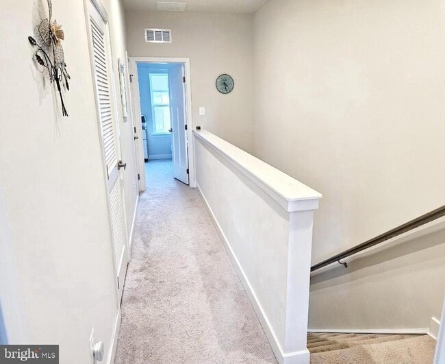 Building Photo - 553 Levanna Ln