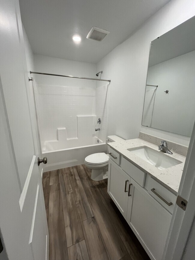 Building Photo - 307 Avalena Ave