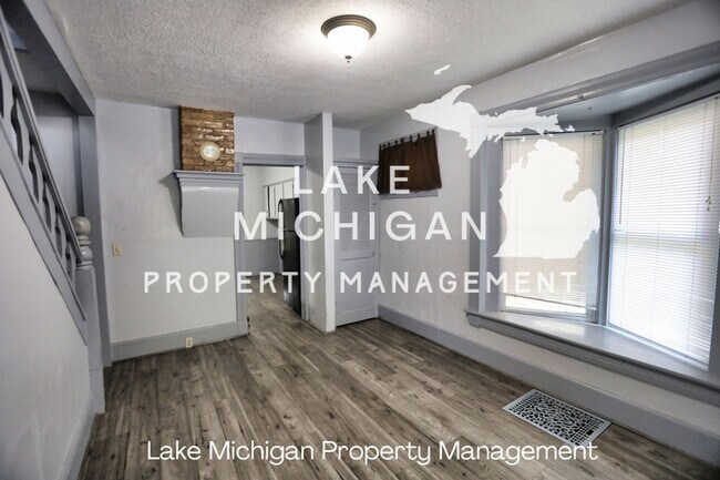 Building Photo - 744 Lake Michigan Dr NW