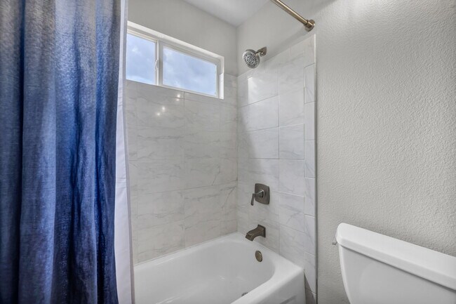 Building Photo - 4360 Great Falls Loop