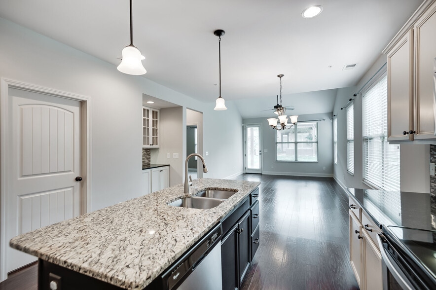 Building Photo - 141 Ambassador Private Cir