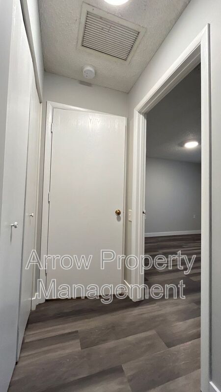 Building Photo - 11141 N 137th St
