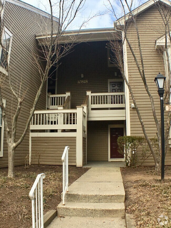 Building Photo - Loft 2BR plus den/2BA condo walking distan...