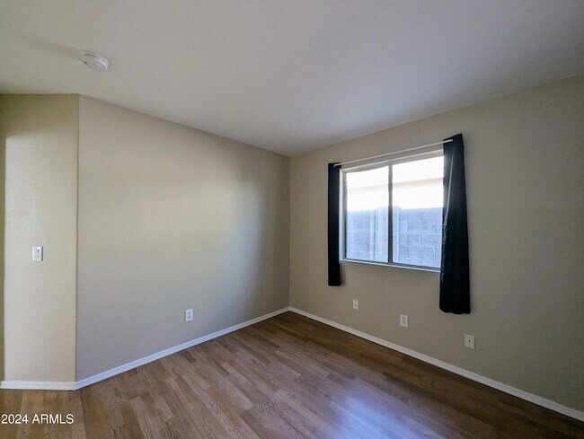 Building Photo - 7059 W Gardenia Ave