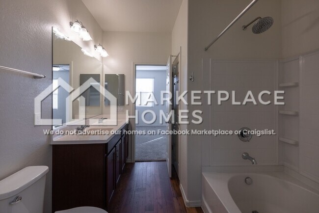 Building Photo - 5309 S 18th Pl