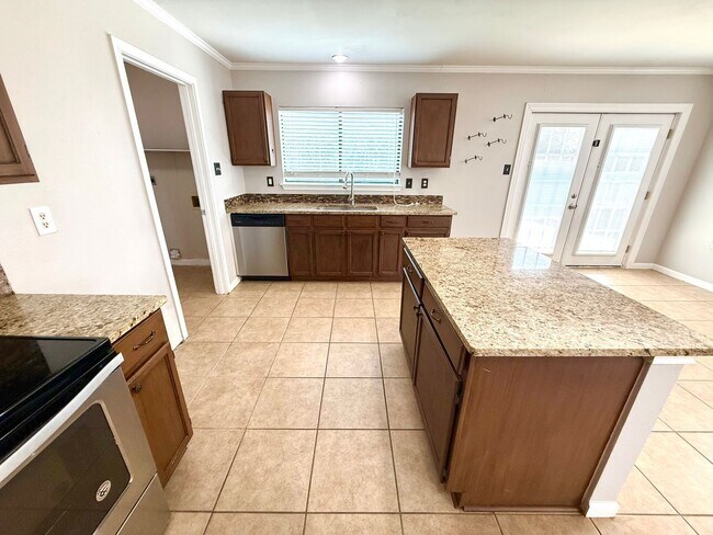 Building Photo - **APPLICATION RECEIVED** *MOVE IN SPECIAL* Beautiful 3 Bedroom Home with Granite Countertops & La...