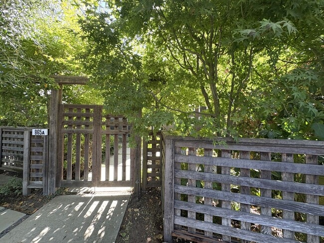 Building Photo - Modern Home availalble for lease in Menlo ...
