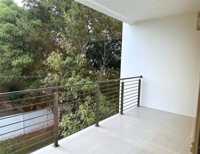 Building Photo - 824 SW 74th Ct