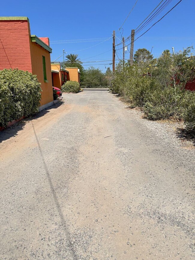 Building Photo - 1936 N Tucson Blvd