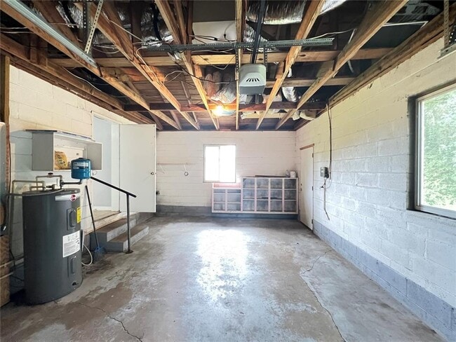 Building Photo - 3725 E Fort King St