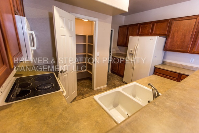 Building Photo - 6710 E University Dr