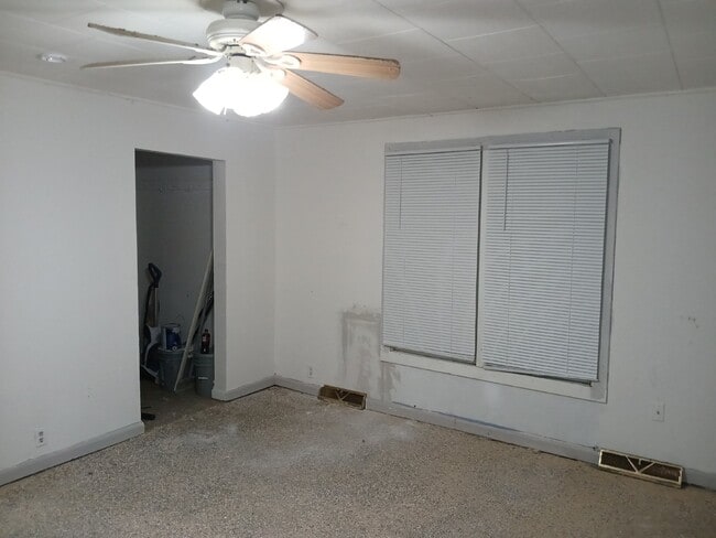 Building Photo - 2 Bedroom 1 Bathroom - Northeast Arts Dist...