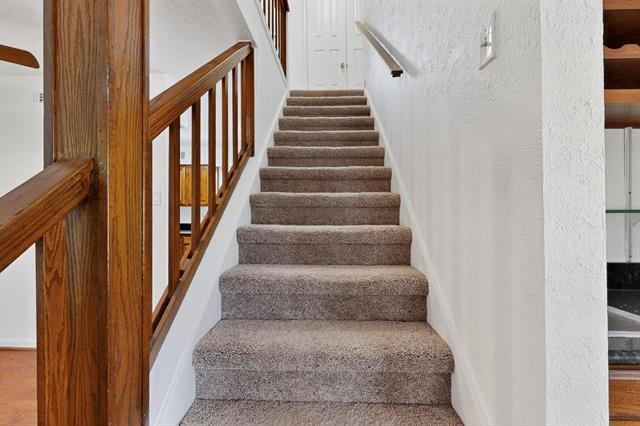 Building Photo - 100 Shinoak Valley